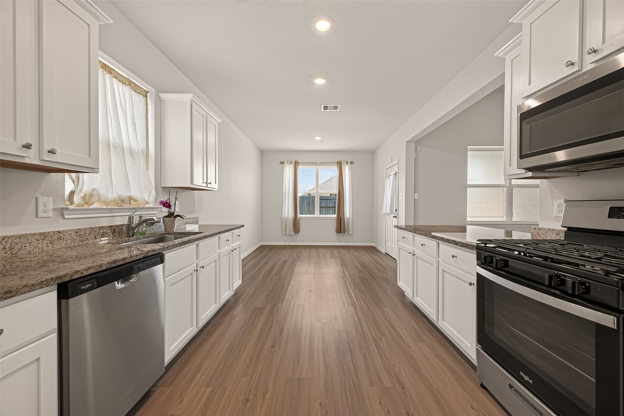 Very clean/ like new kitchen.