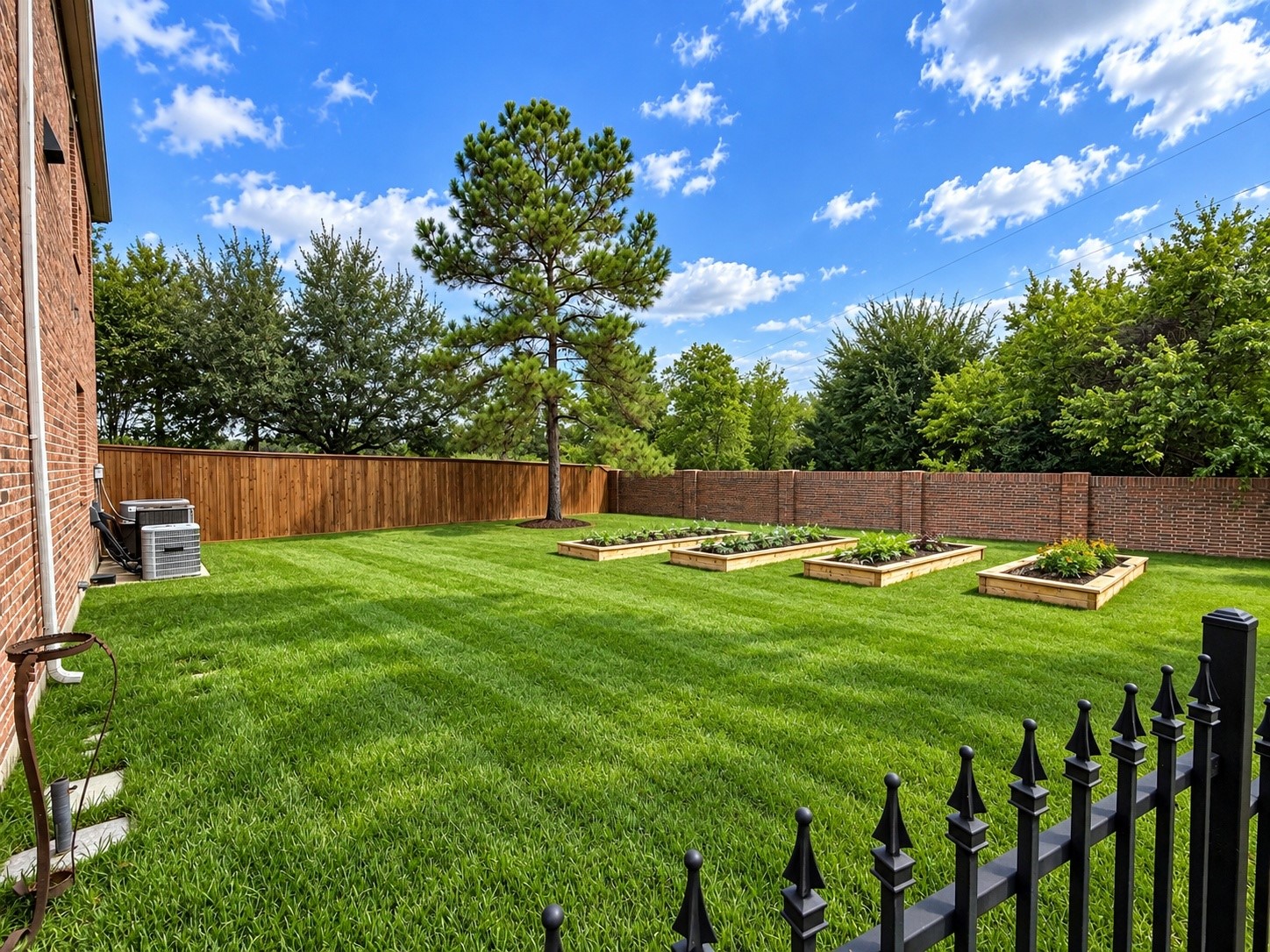 Fully fenced in side yard
Virtually enhanced
