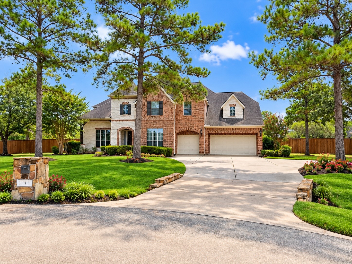 Welcome Home! Privacy at the end of a cul de sac