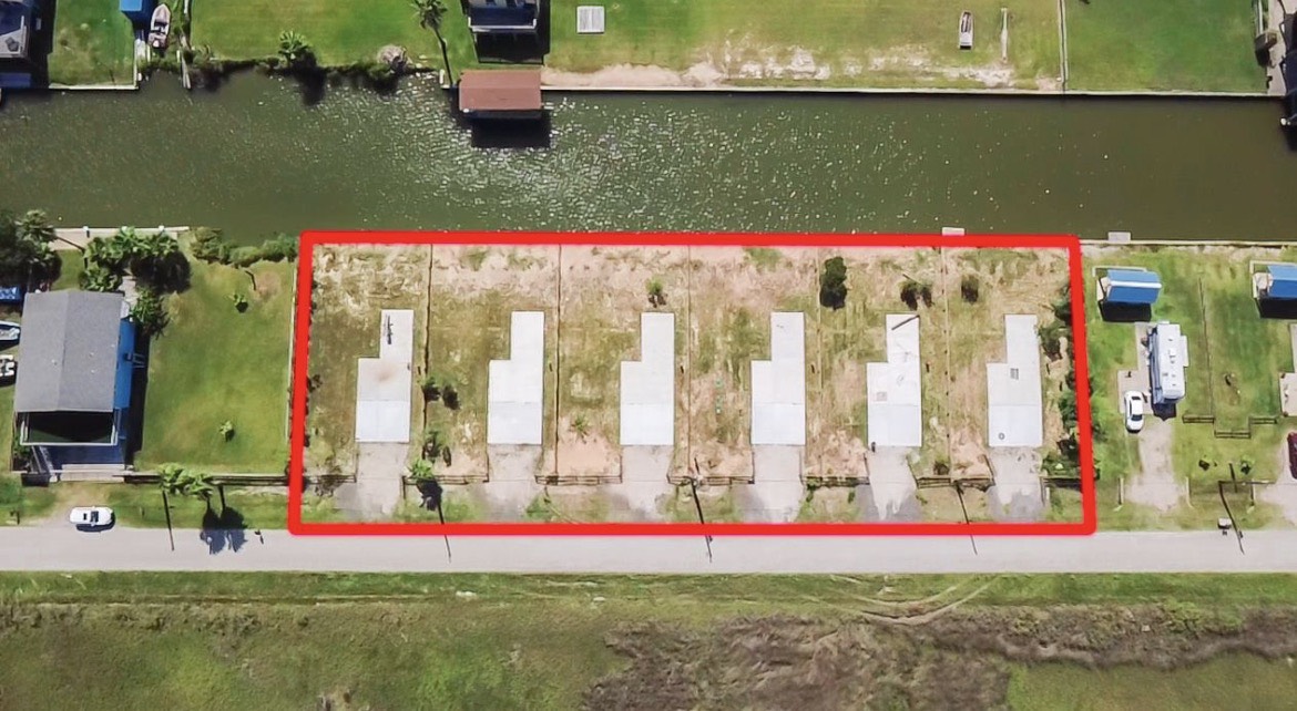 7140 Beau Terre, Hitchcock, TX 77563
