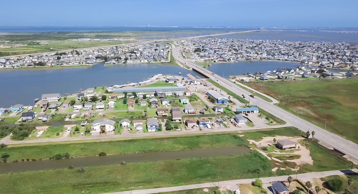 7140 Beau Terre, Hitchcock, TX 77563