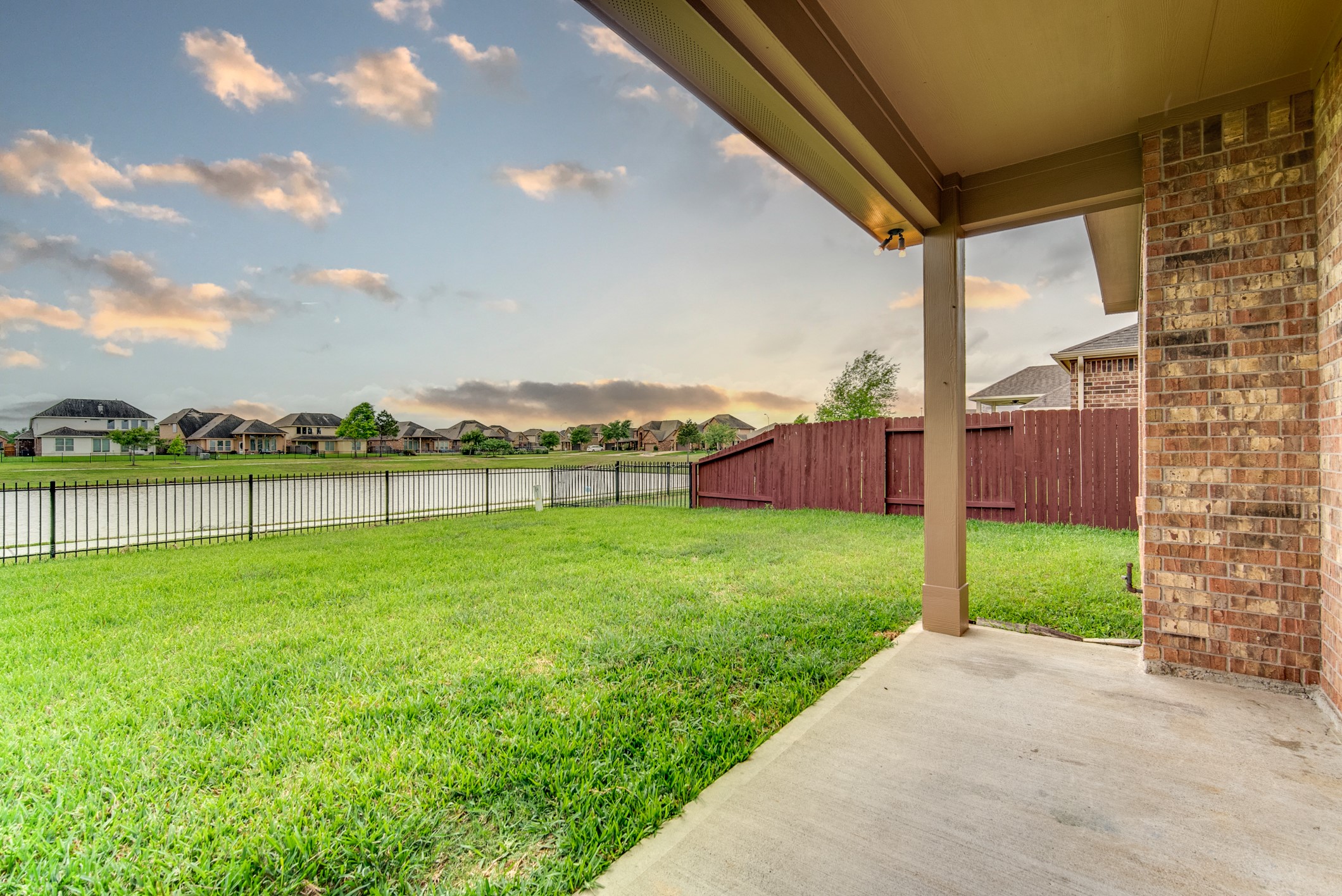 9422 Harmony Lake Lane, Richmond, TX 77469