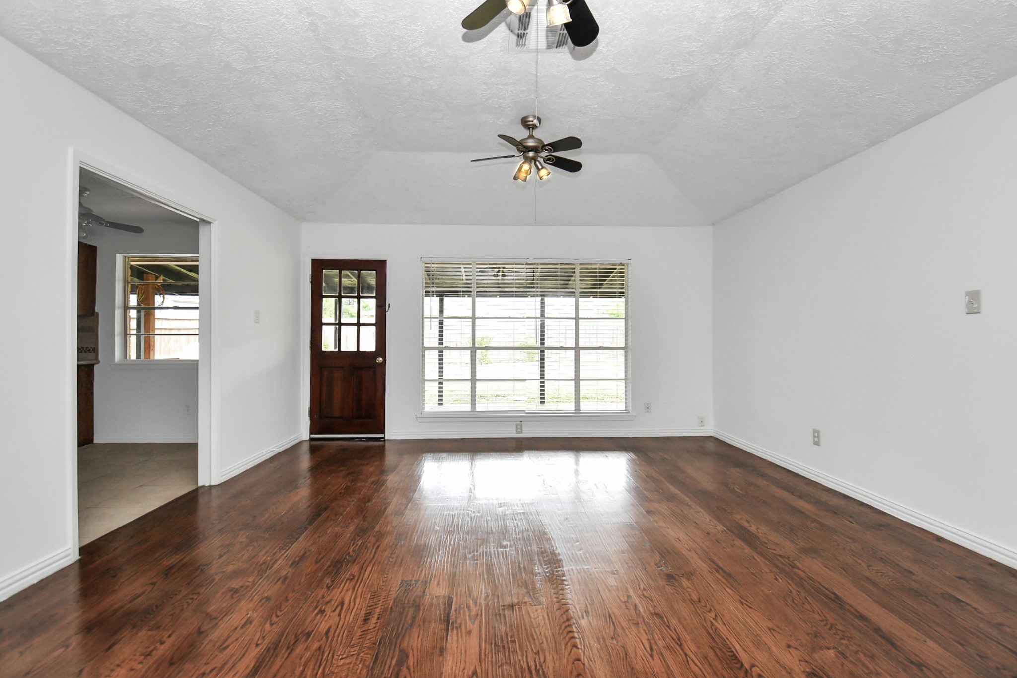 10131 Kent Towne Ln, Sugar Land, TX 77498