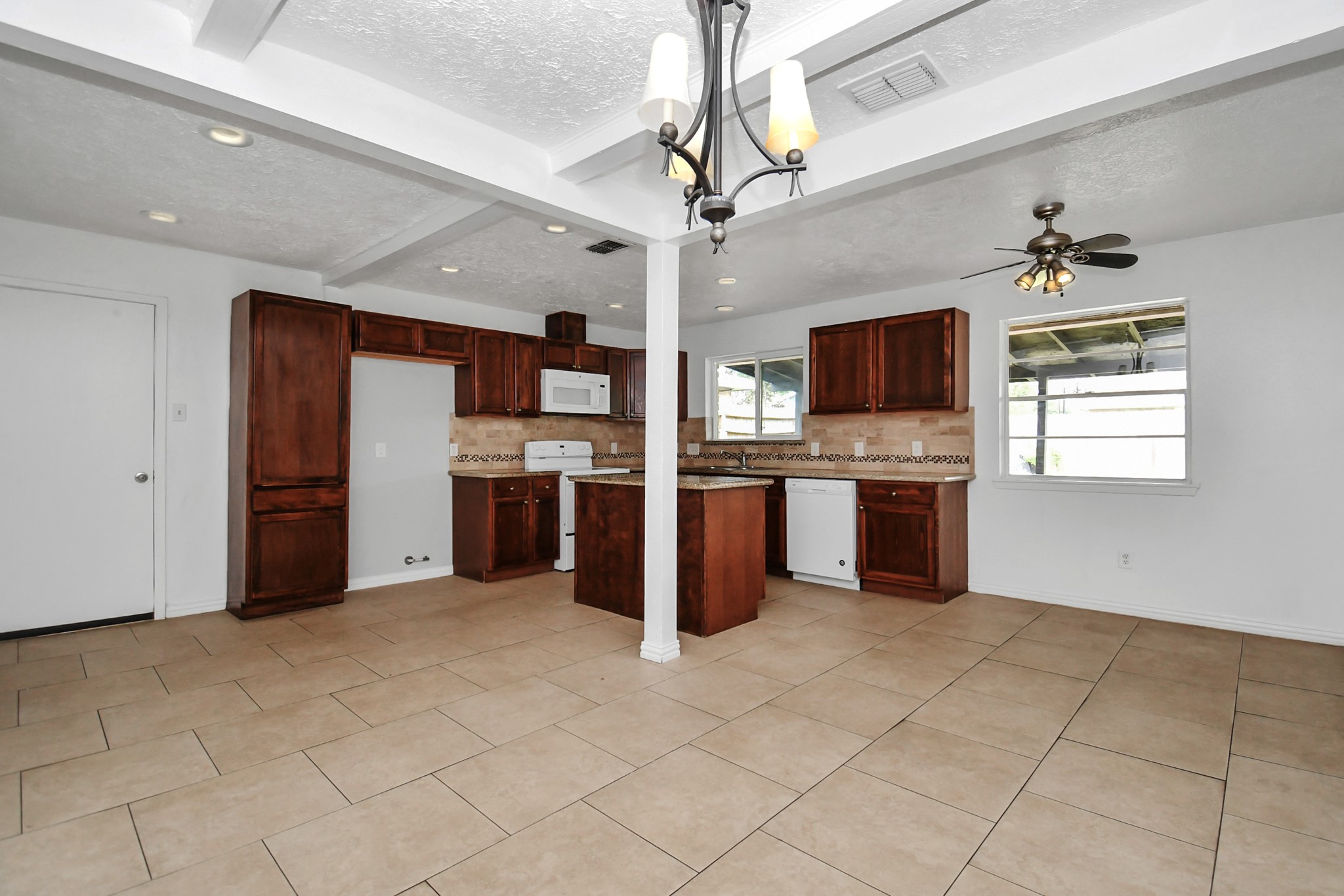 10131 Kent Towne Ln, Sugar Land, TX 77498