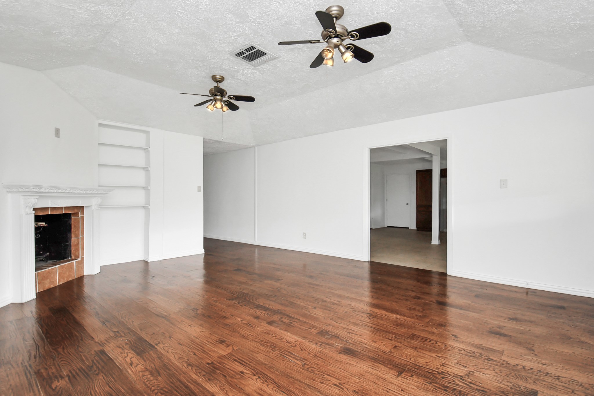 10131 Kent Towne Ln, Sugar Land, TX 77498