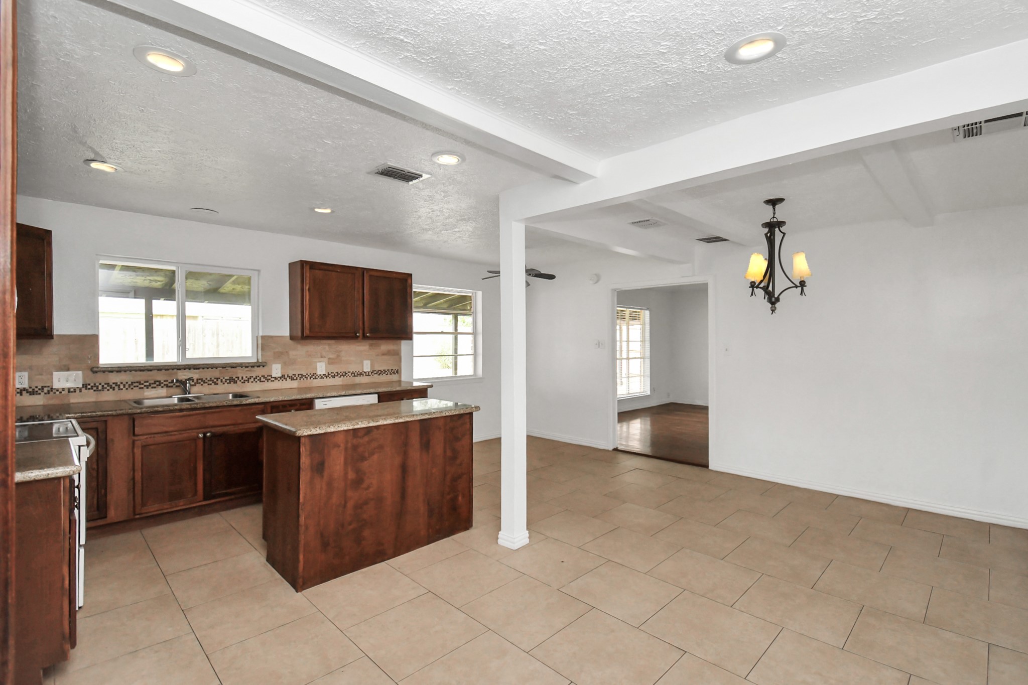 10131 Kent Towne Ln, Sugar Land, TX 77498