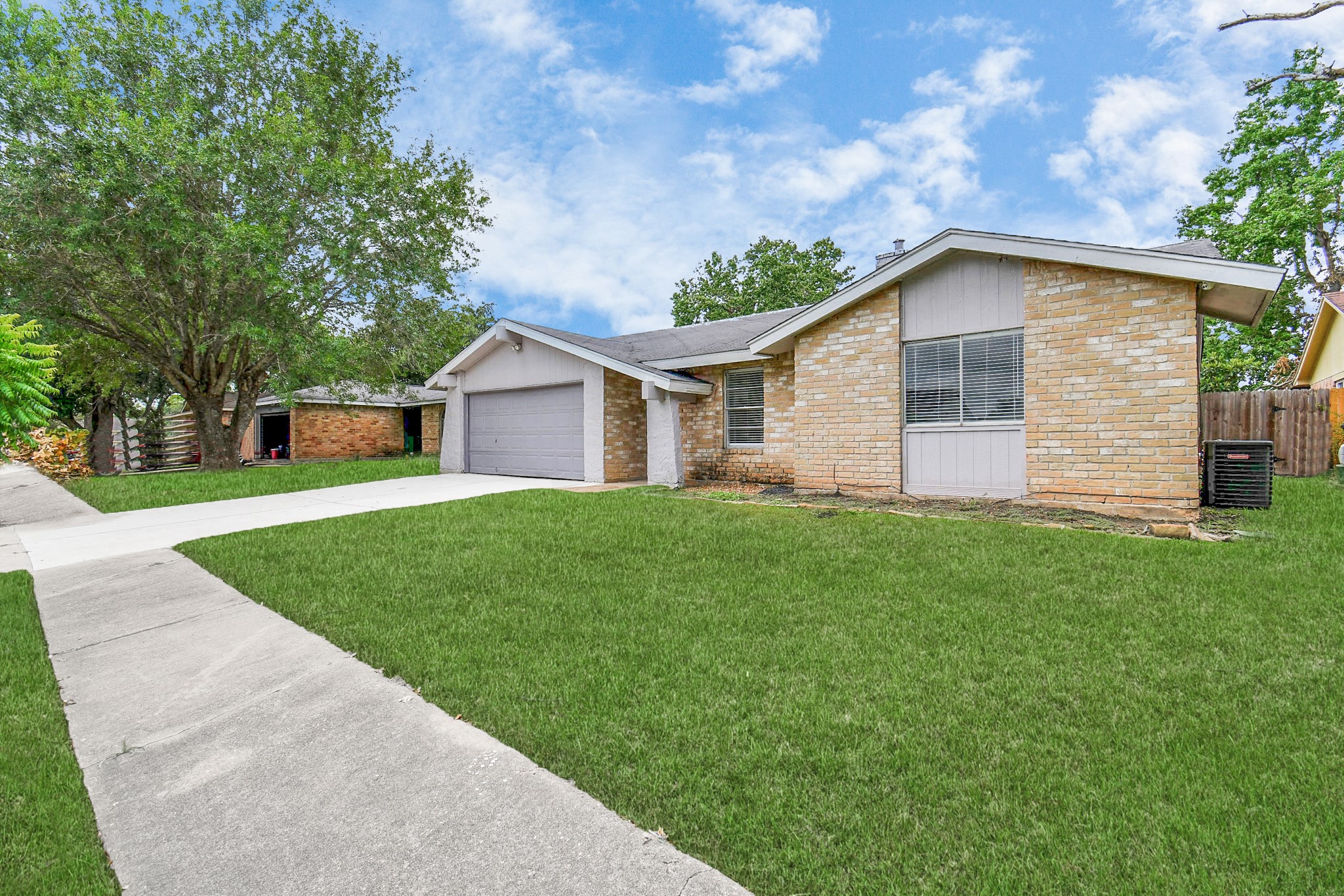 10131 Kent Towne Ln, Sugar Land, TX 77498