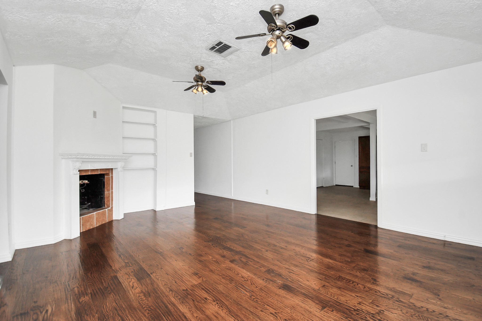 10131 Kent Towne Ln, Sugar Land, TX 77498