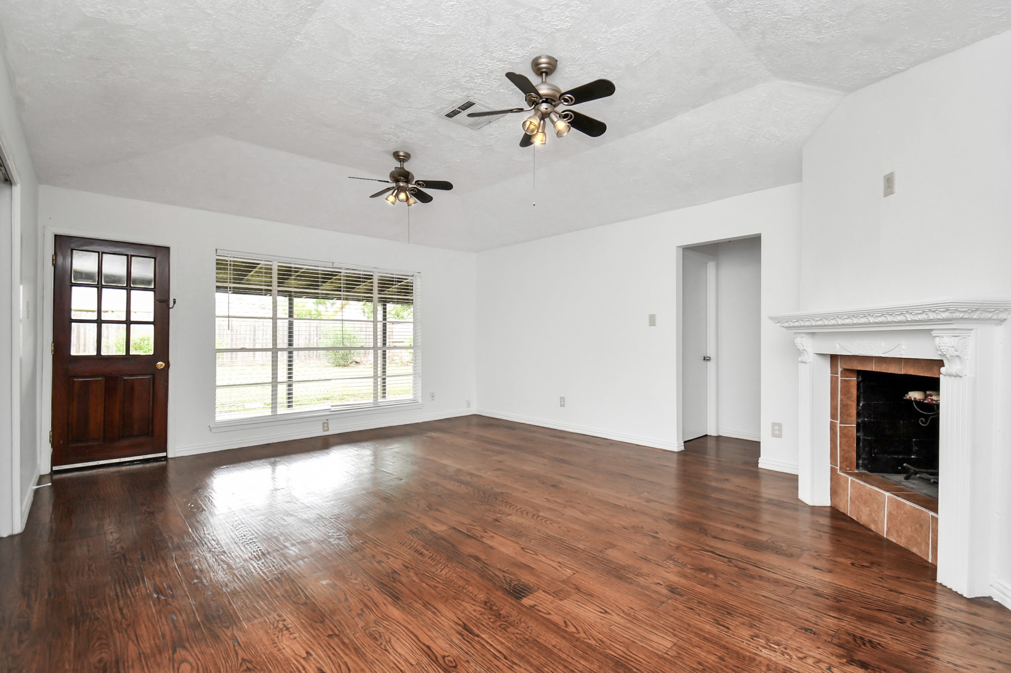 10131 Kent Towne Ln, Sugar Land, TX 77498