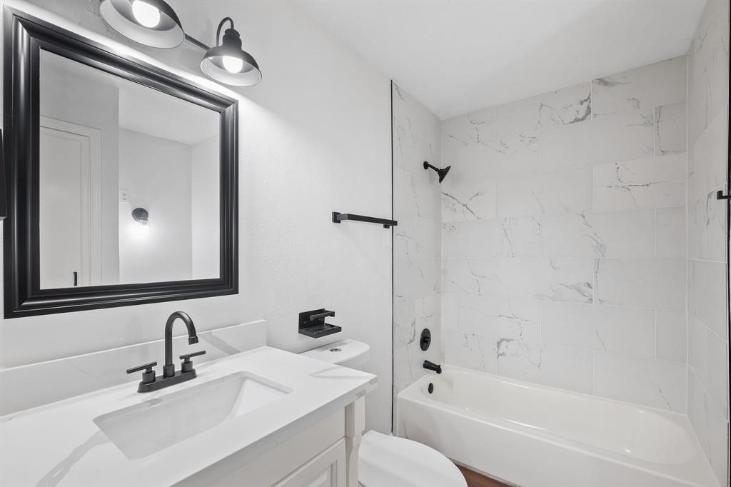 Upstairs Unit Bathroom.
