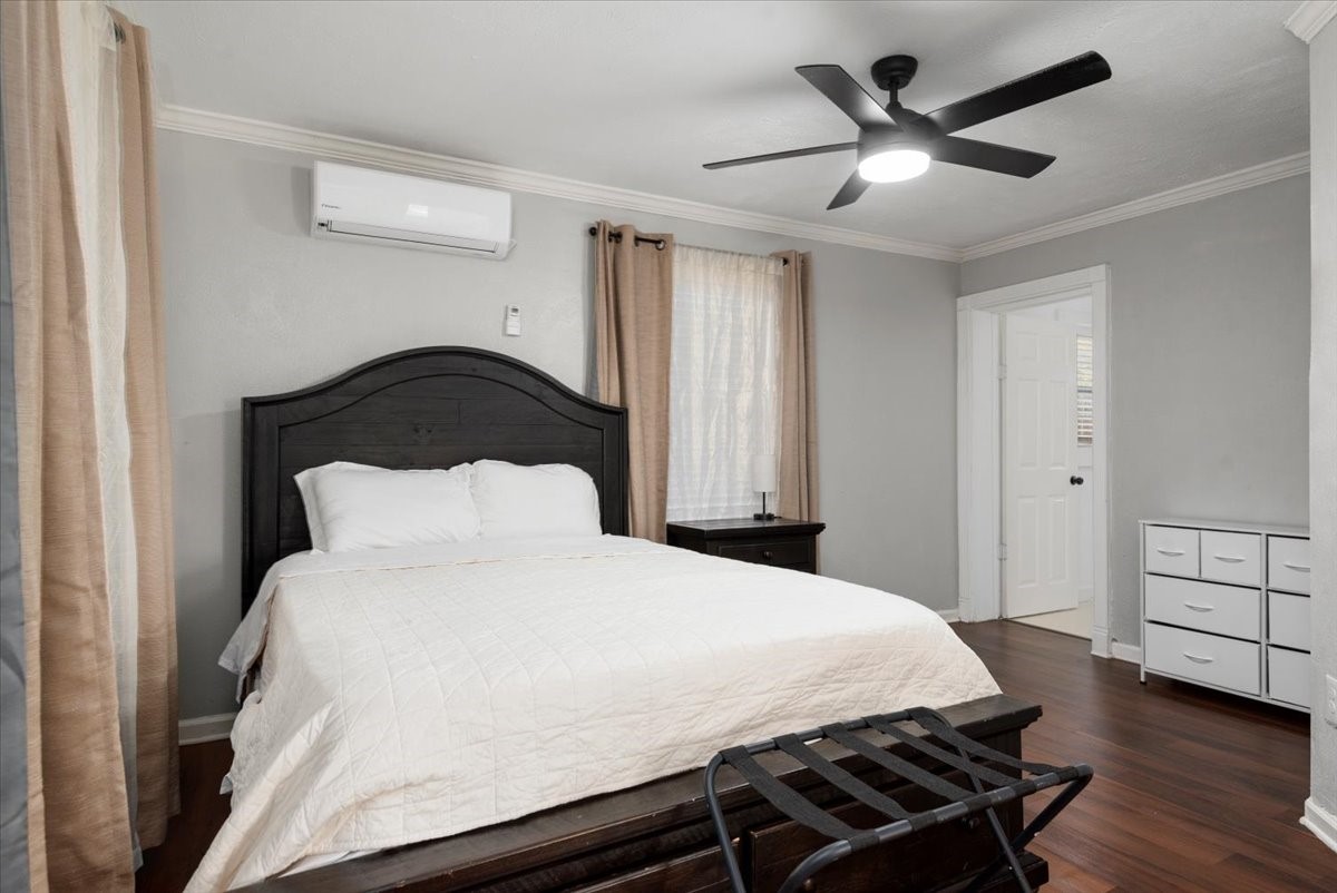 Spacious secondary bedroom with ceiling fan and natural light.