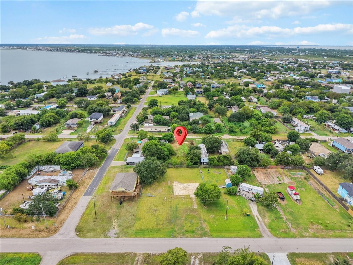 Conveniently located near the waterfront. Conveniently located near the waterfront.