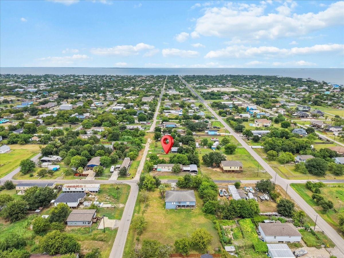 Surrounded by established homes and coastal scenery. Surrounded by established homes and coastal scenery.