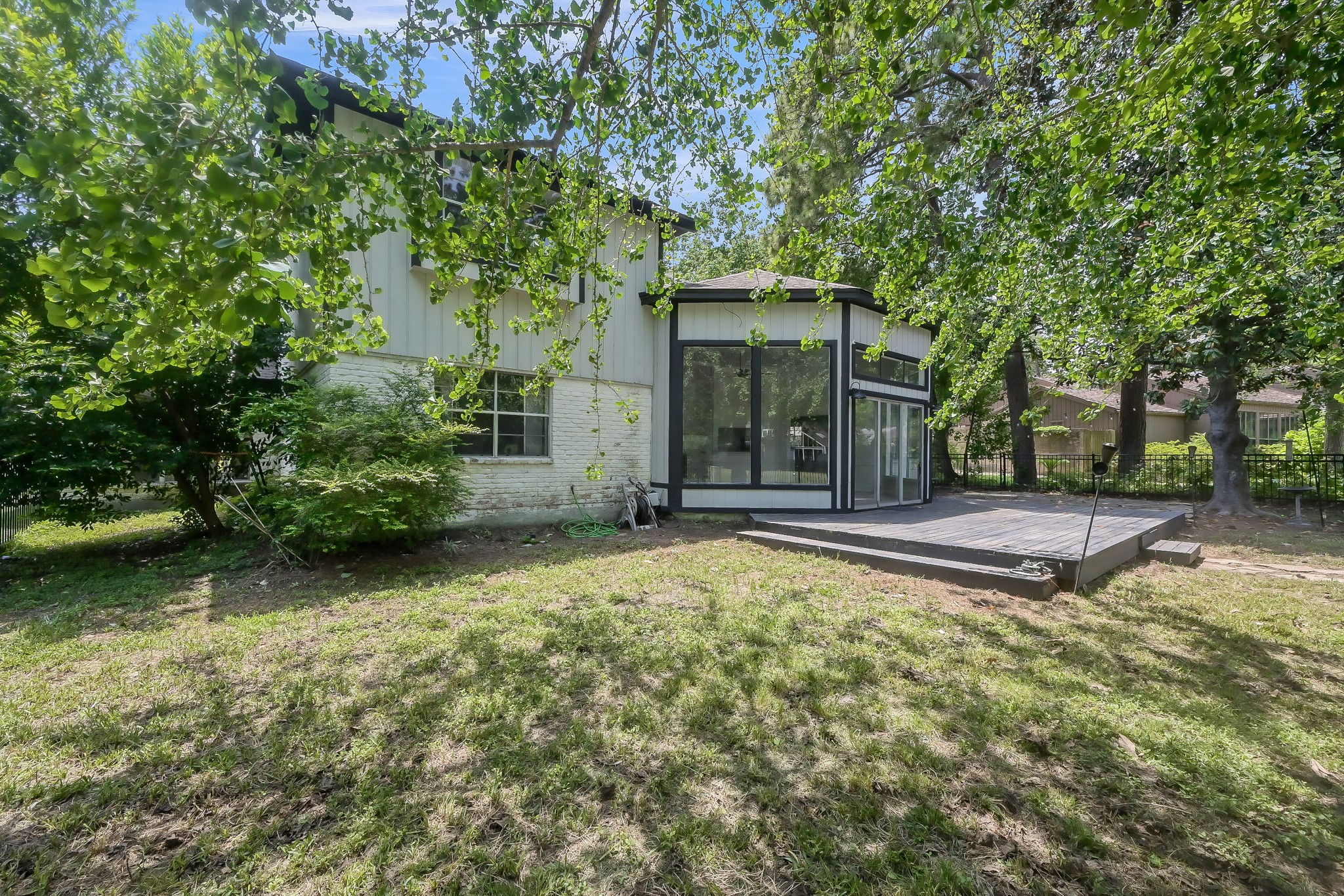 88 April Wind Drive S, Conroe, TX 77356