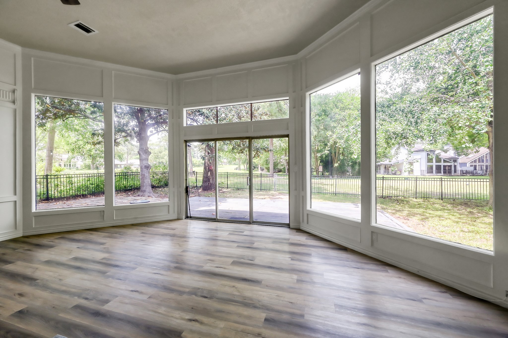 88 April Wind Drive S, Conroe, TX 77356