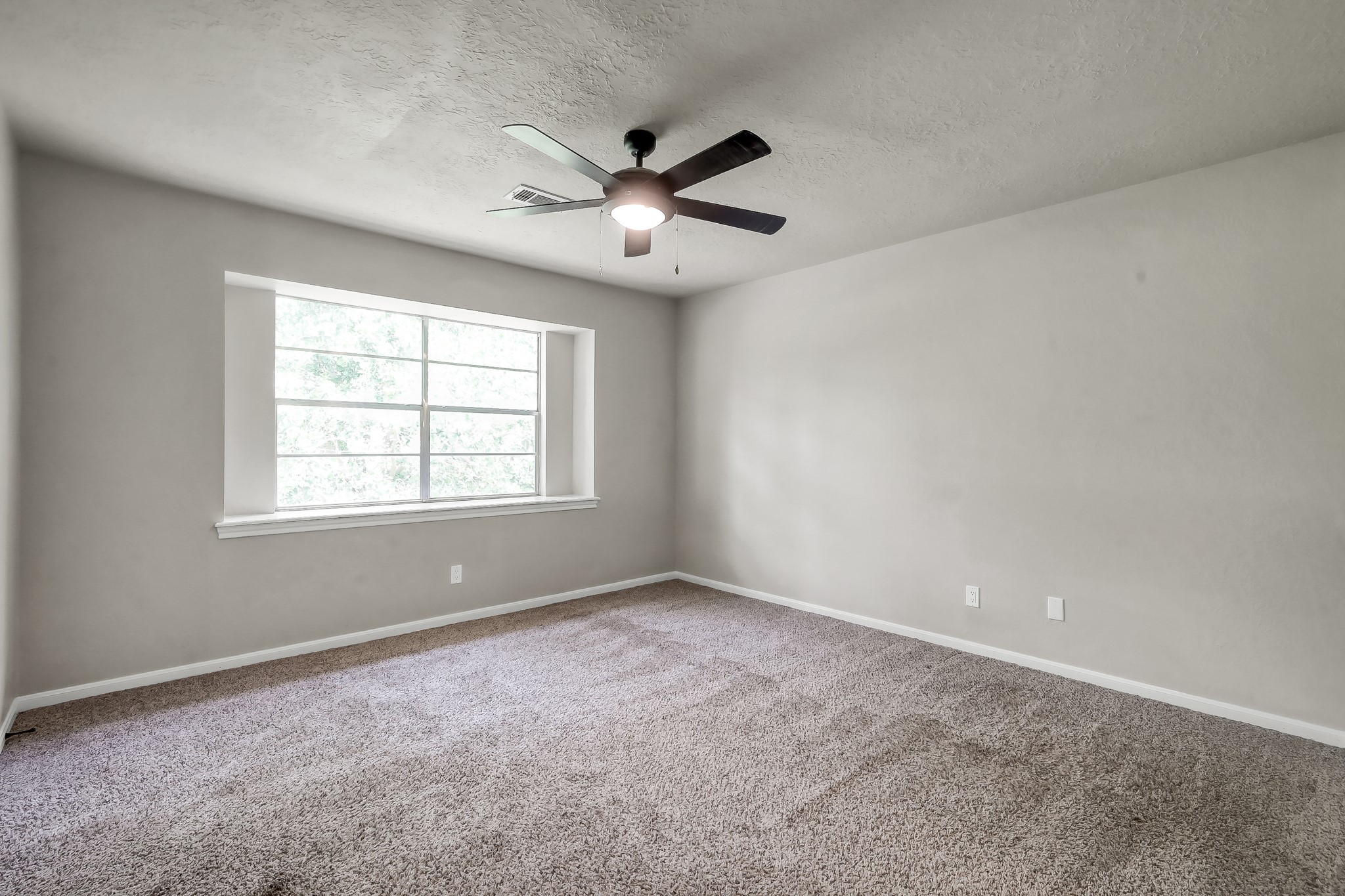 88 April Wind Drive S, Conroe, TX 77356