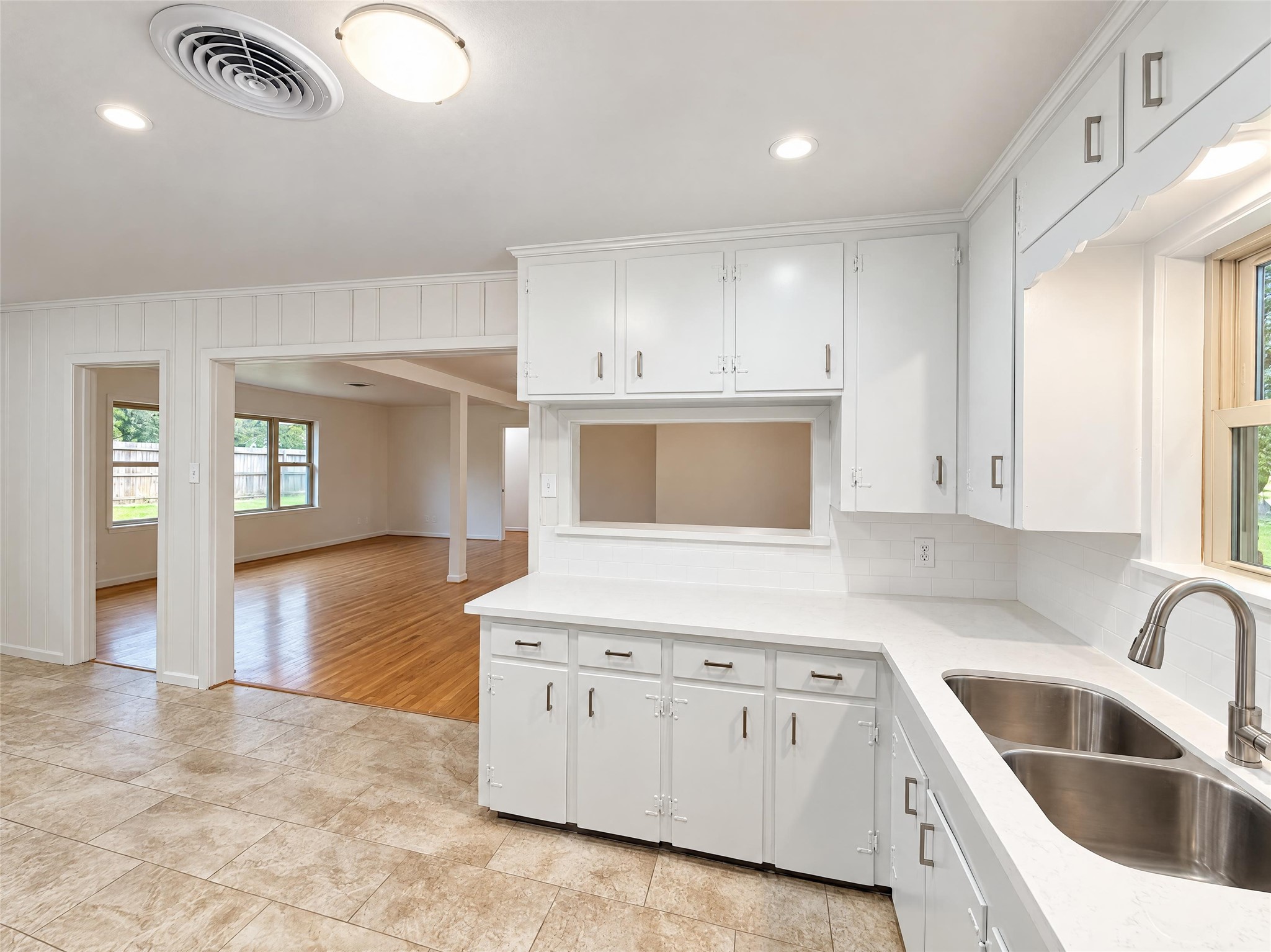 122 E Houston Street, Fresno, TX 77545