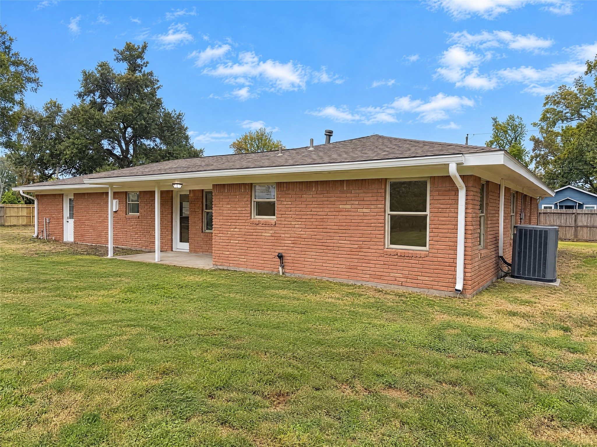 122 E Houston Street, Fresno, TX 77545