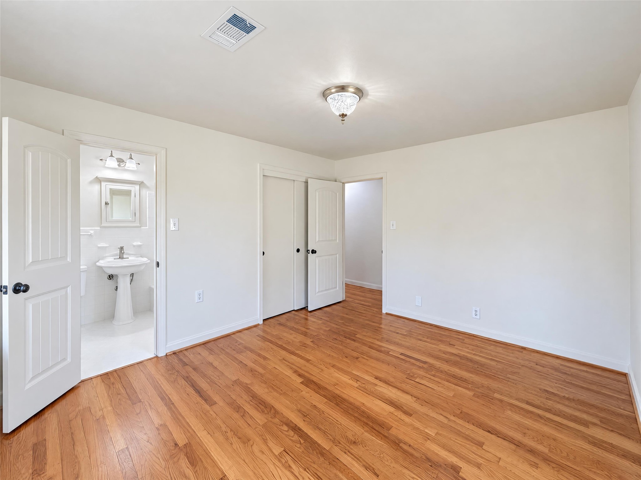 122 E Houston Street, Fresno, TX 77545