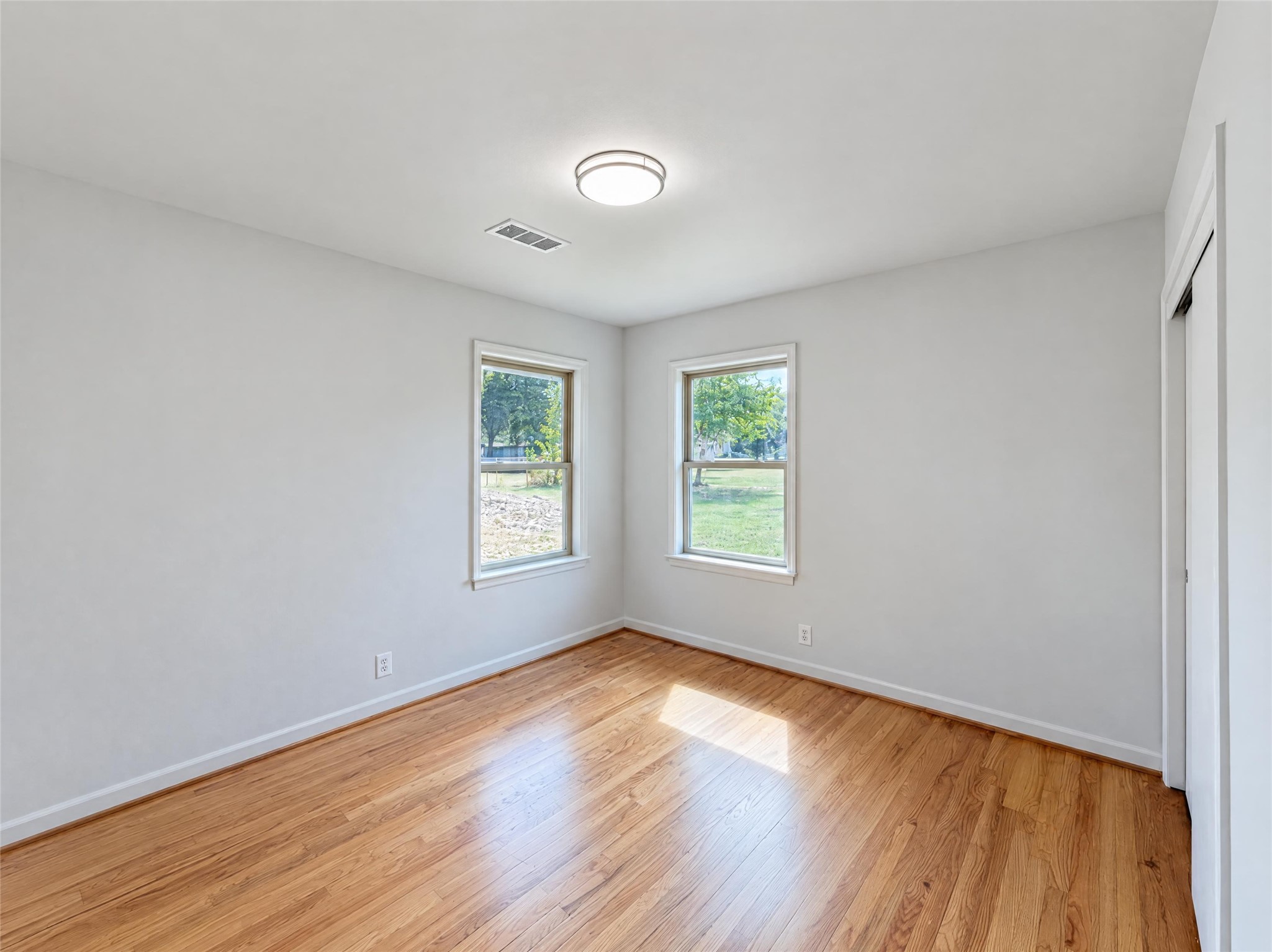 122 E Houston Street, Fresno, TX 77545