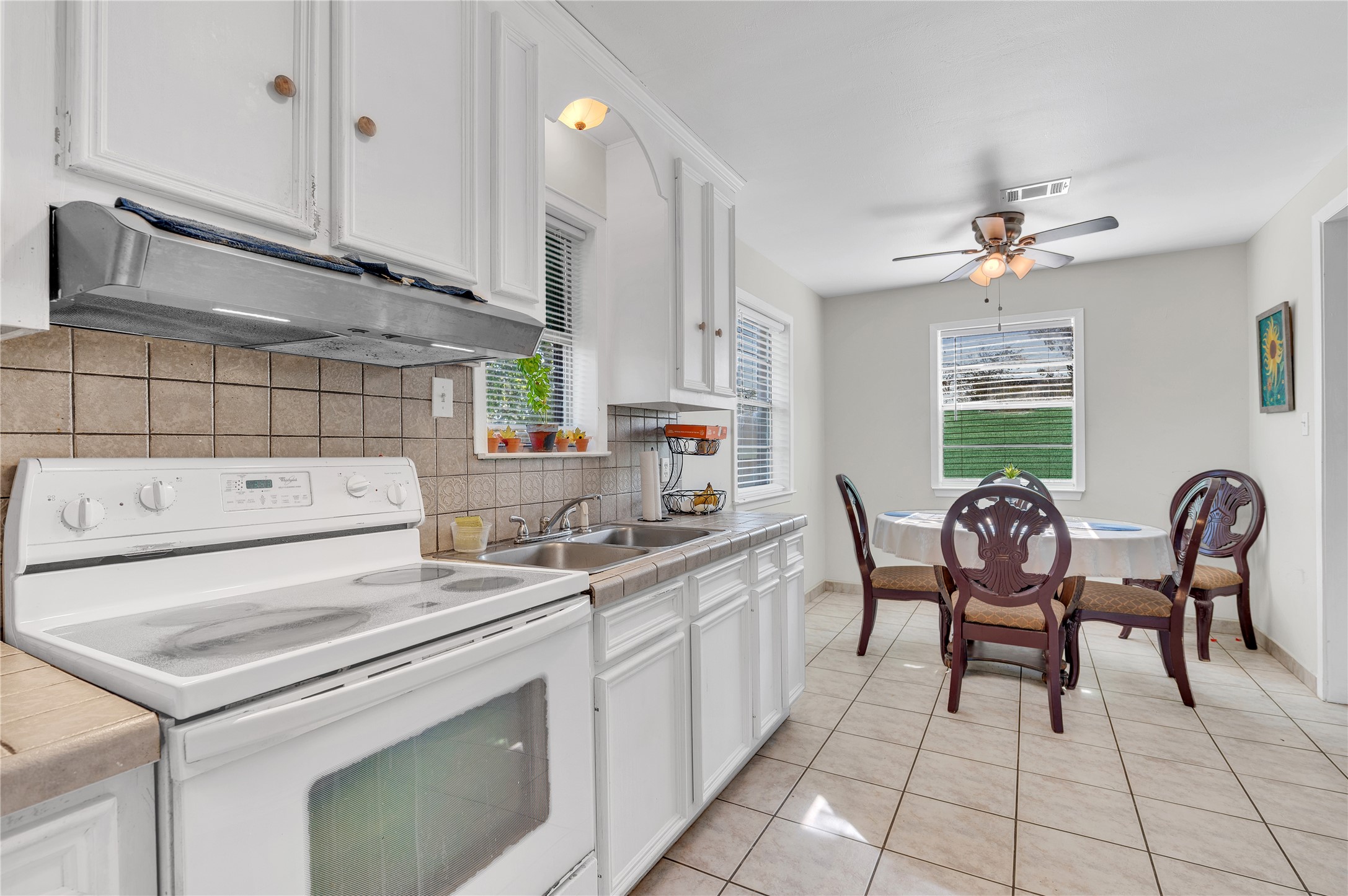 2713 Avenue C, Dickinson, TX 77539