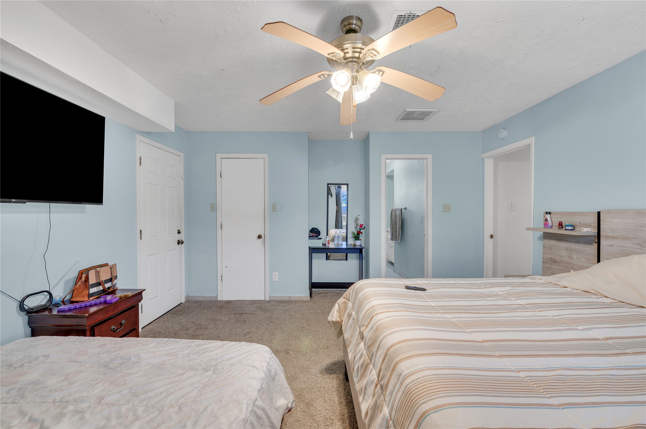 2713 Avenue C, Dickinson, TX 77539