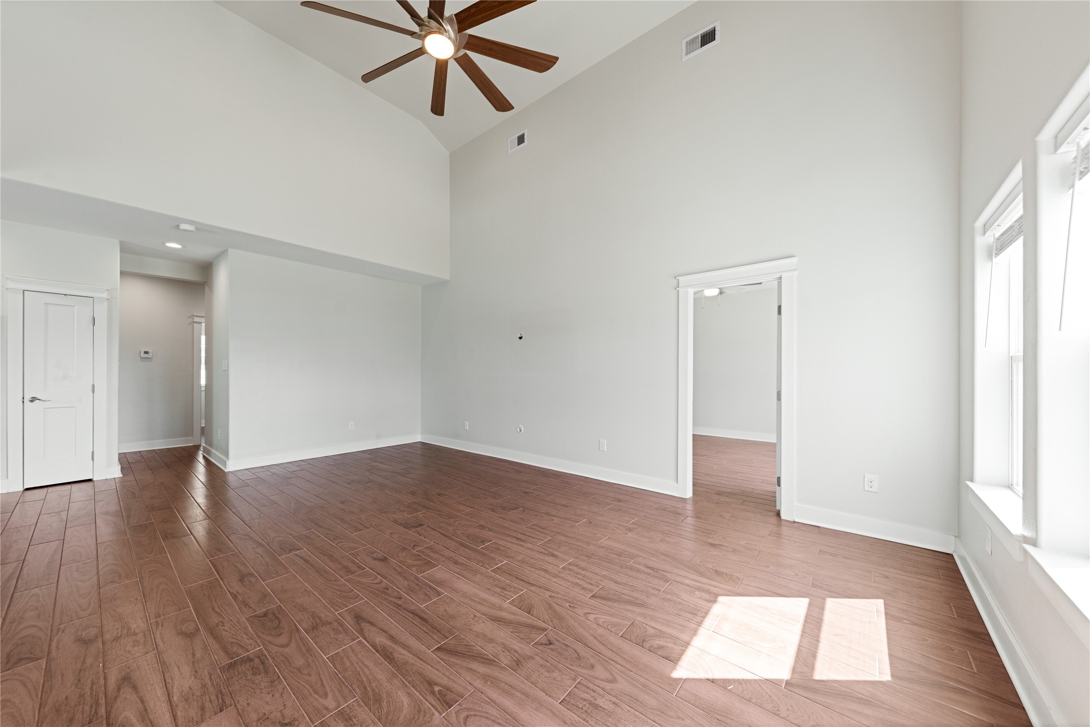 16' Ceilings Lots of ambient light 16' Ceilings Lots of ambient light