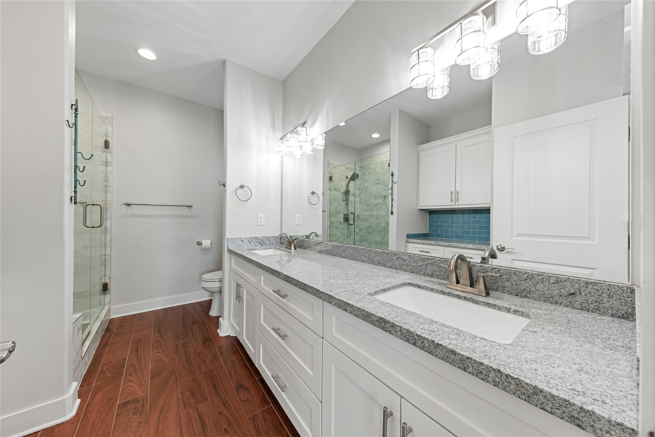 Dual vanity