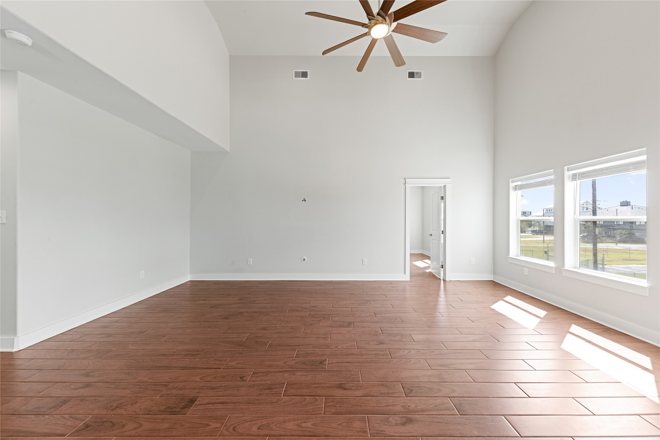 16' Ceilings Lots of ambient light 16' Ceilings Lots of ambient light