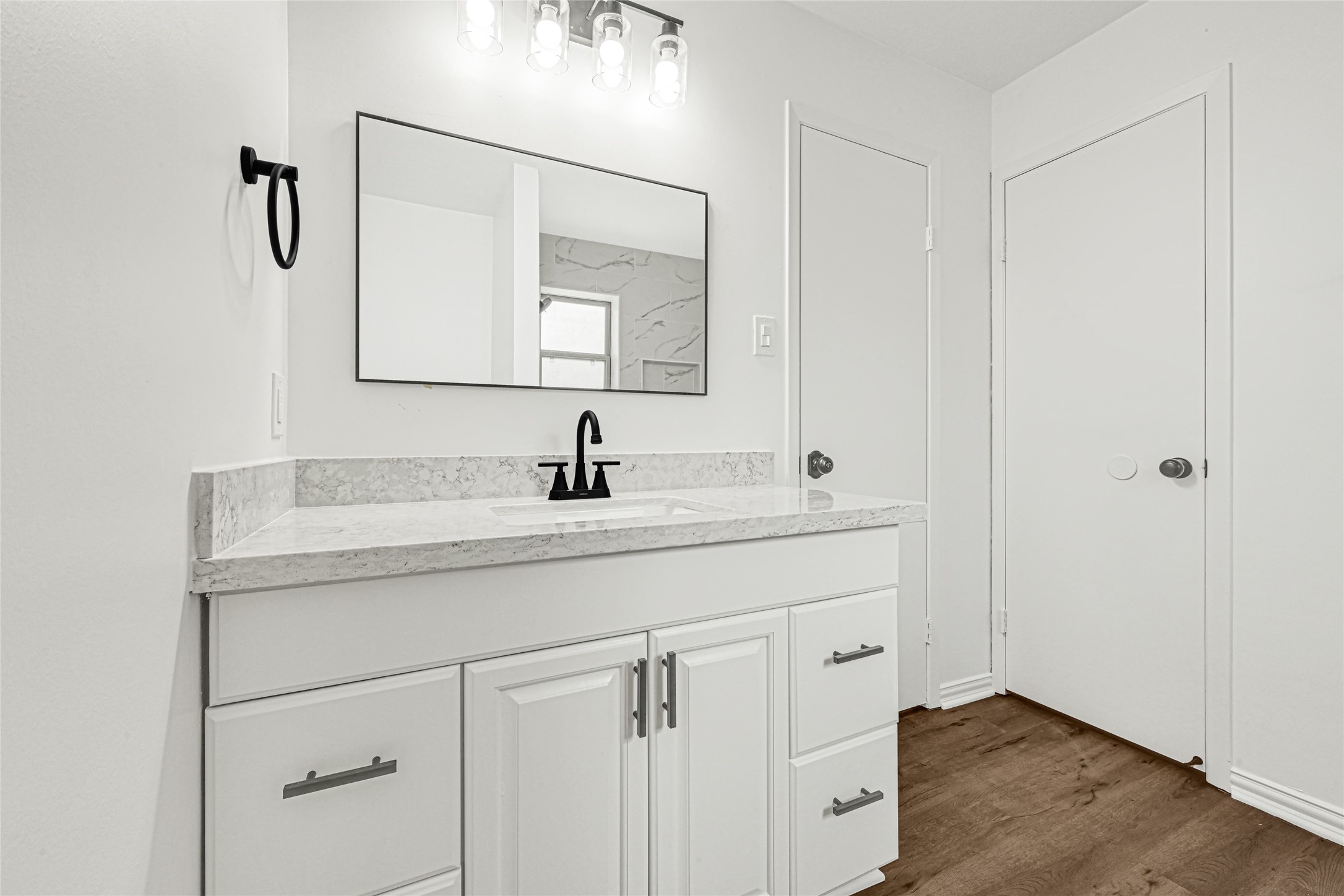 Full hall bathroom