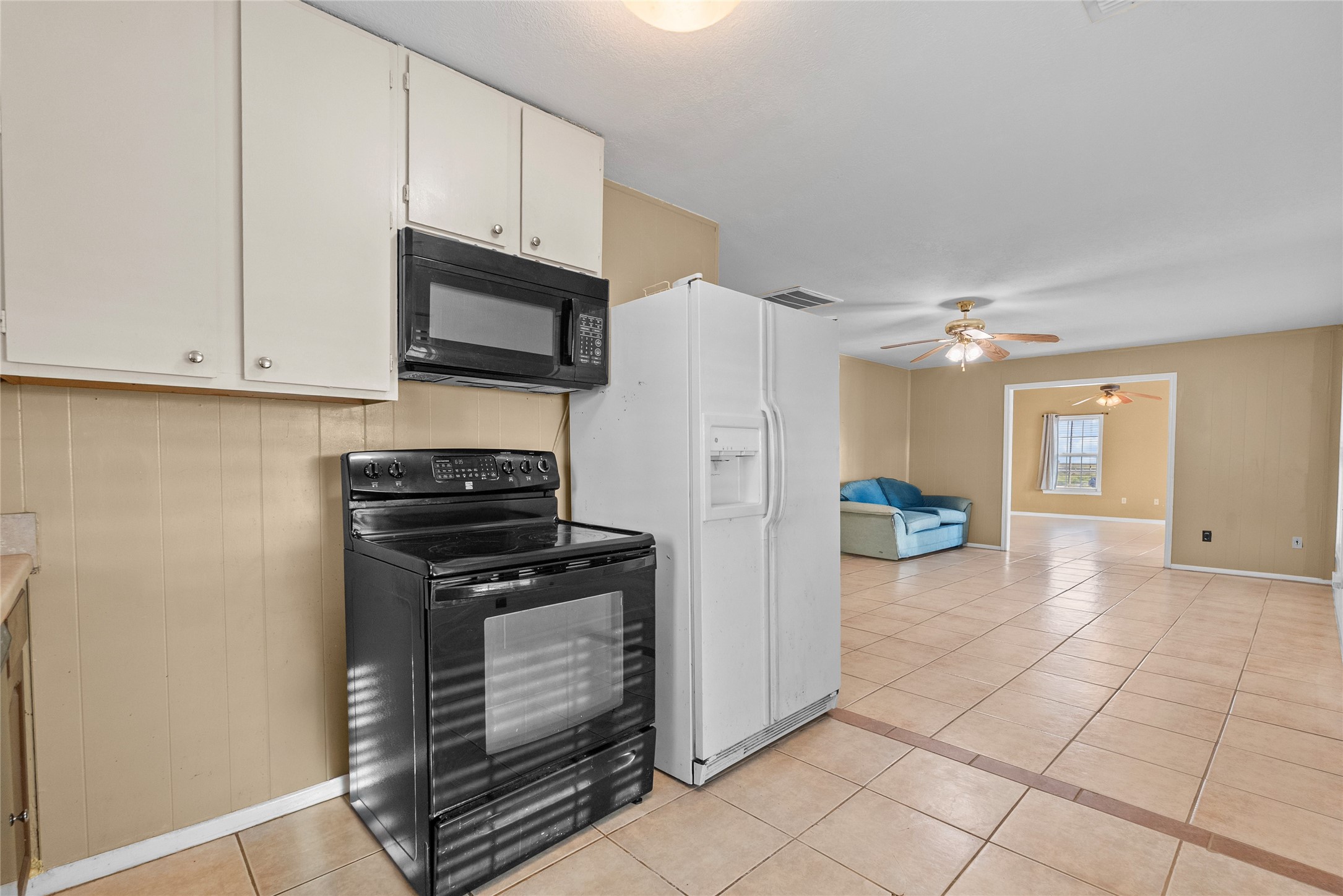 7108 E Hunter Drive, Hitchcock, TX 77563