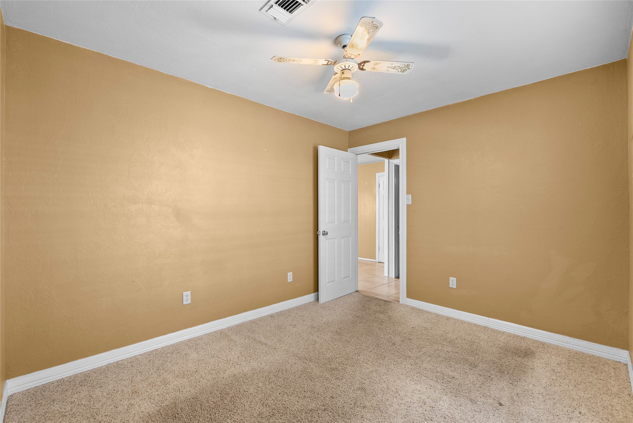 7108 E Hunter Drive, Hitchcock, TX 77563