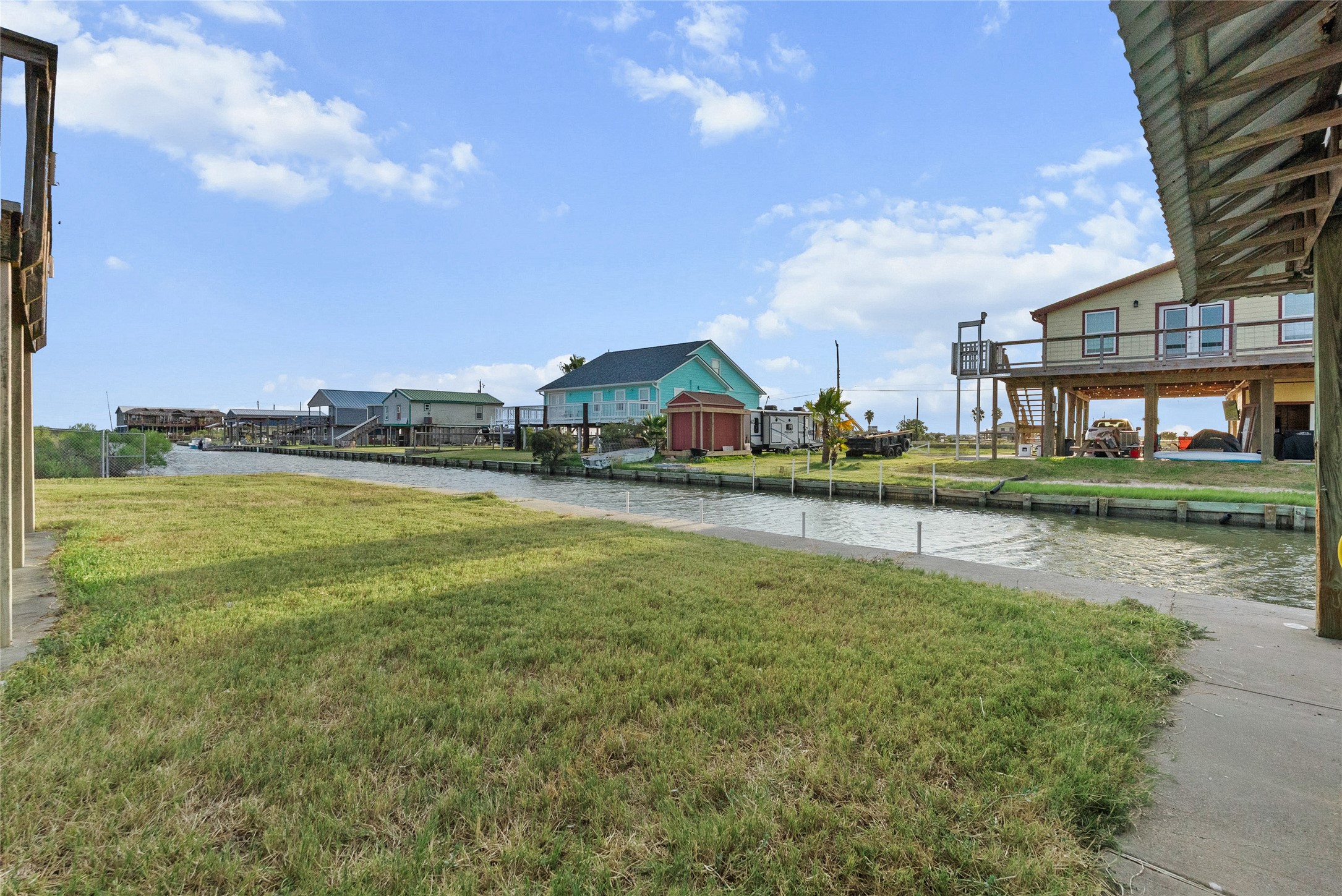 7108 E Hunter Drive, Hitchcock, TX 77563