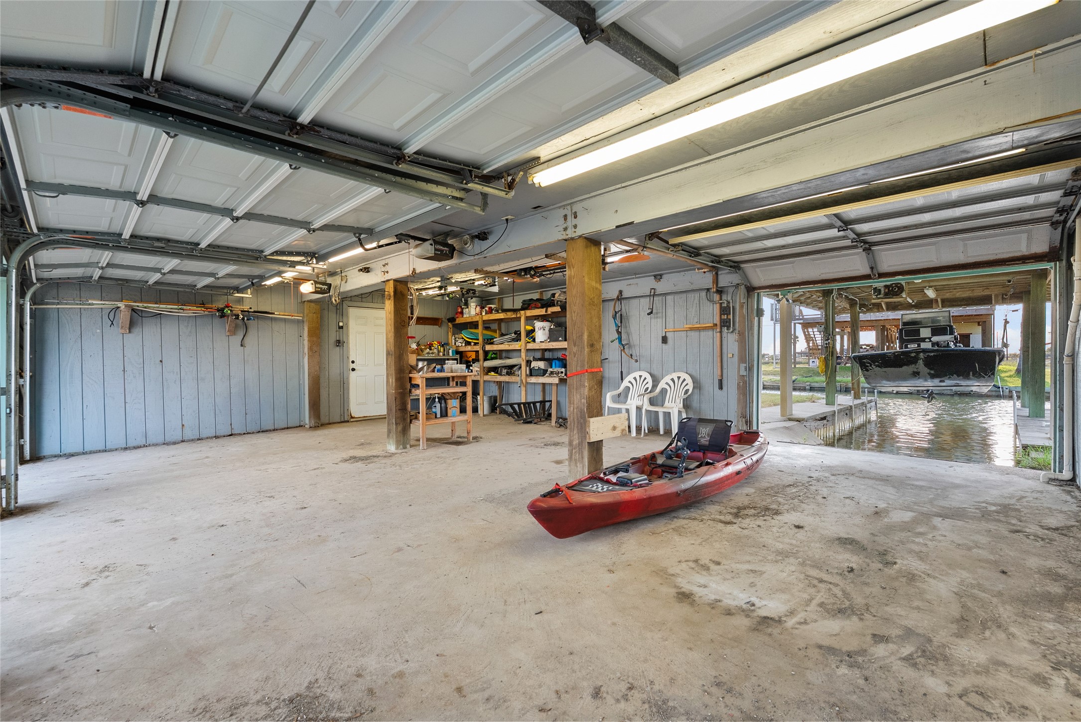 7108 E Hunter Drive, Hitchcock, TX 77563