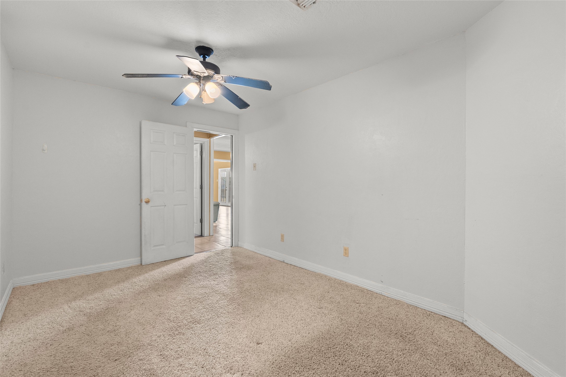 7108 E Hunter Drive, Hitchcock, TX 77563