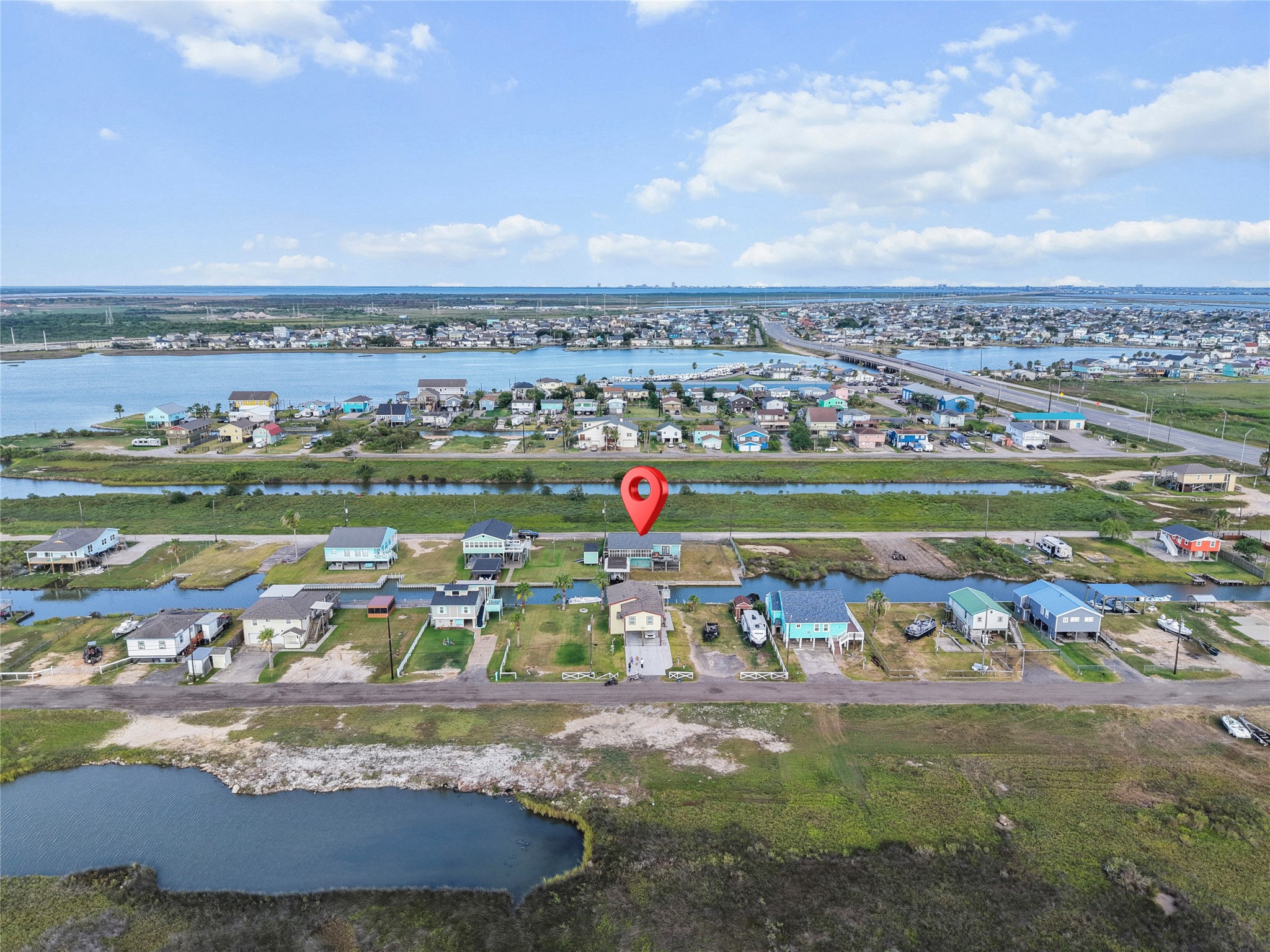 7108 E Hunter Drive, Hitchcock, TX 77563