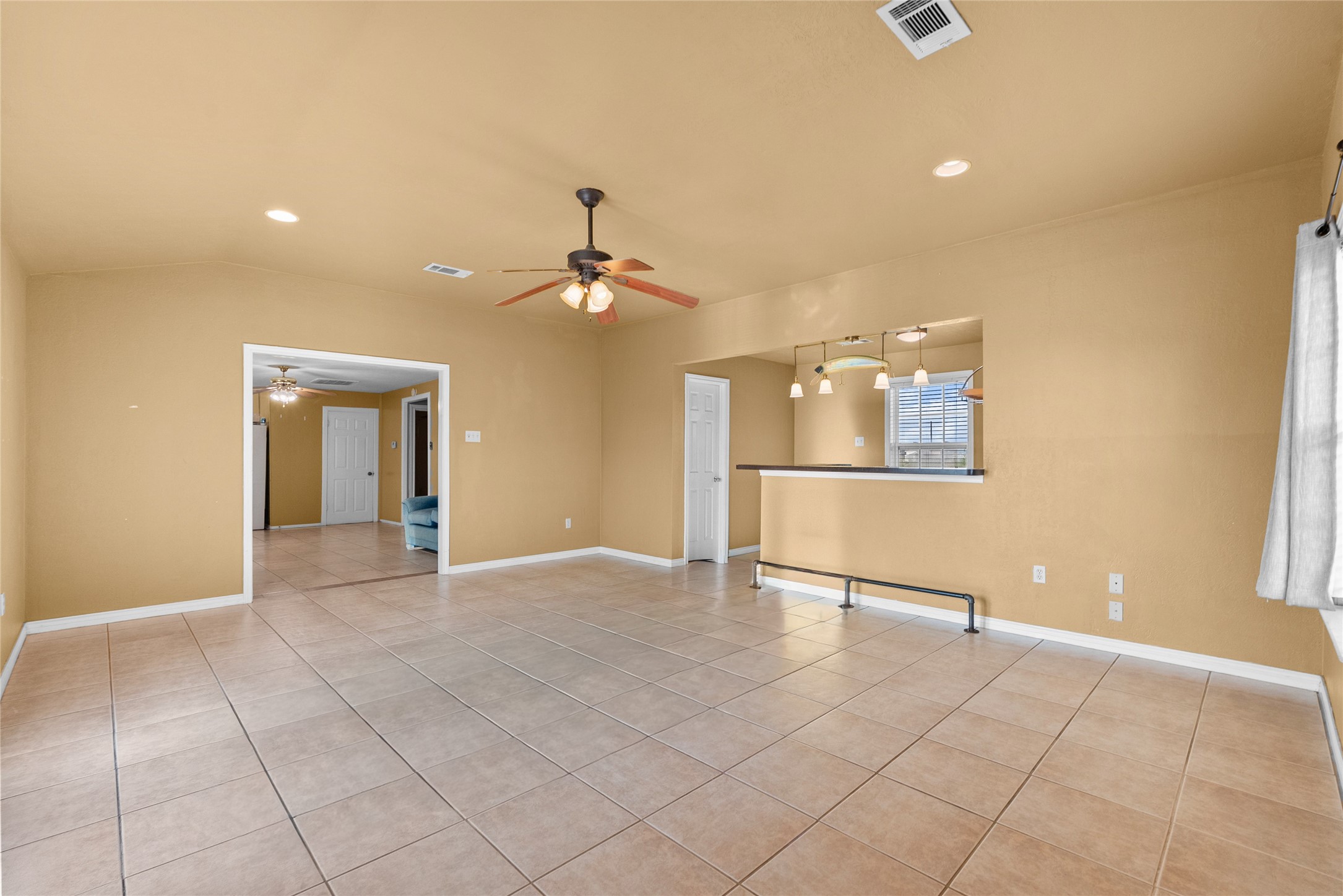 7108 E Hunter Drive, Hitchcock, TX 77563