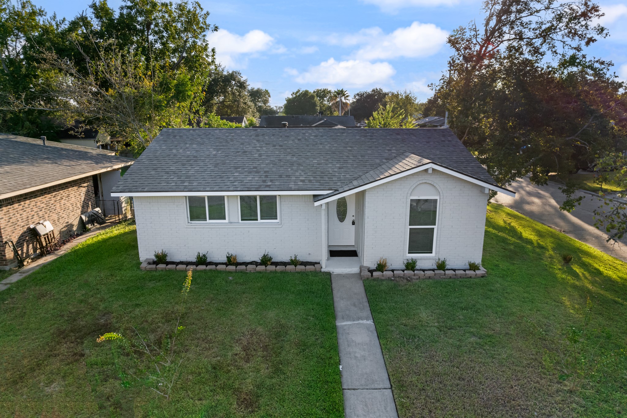 4802 Hannas Reef Drive, Bacliff, TX 77518