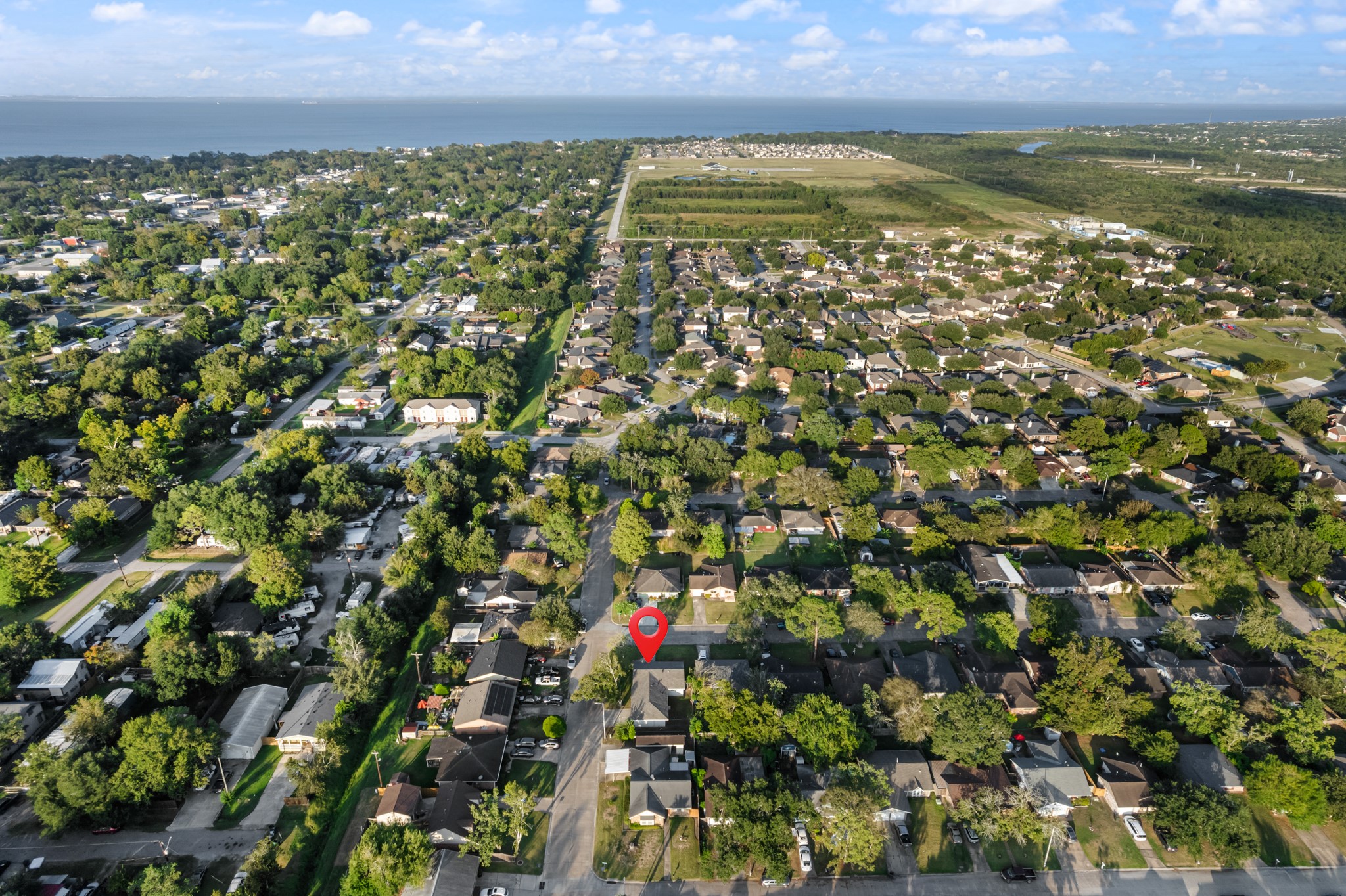 4802 Hannas Reef Drive, Bacliff, TX 77518