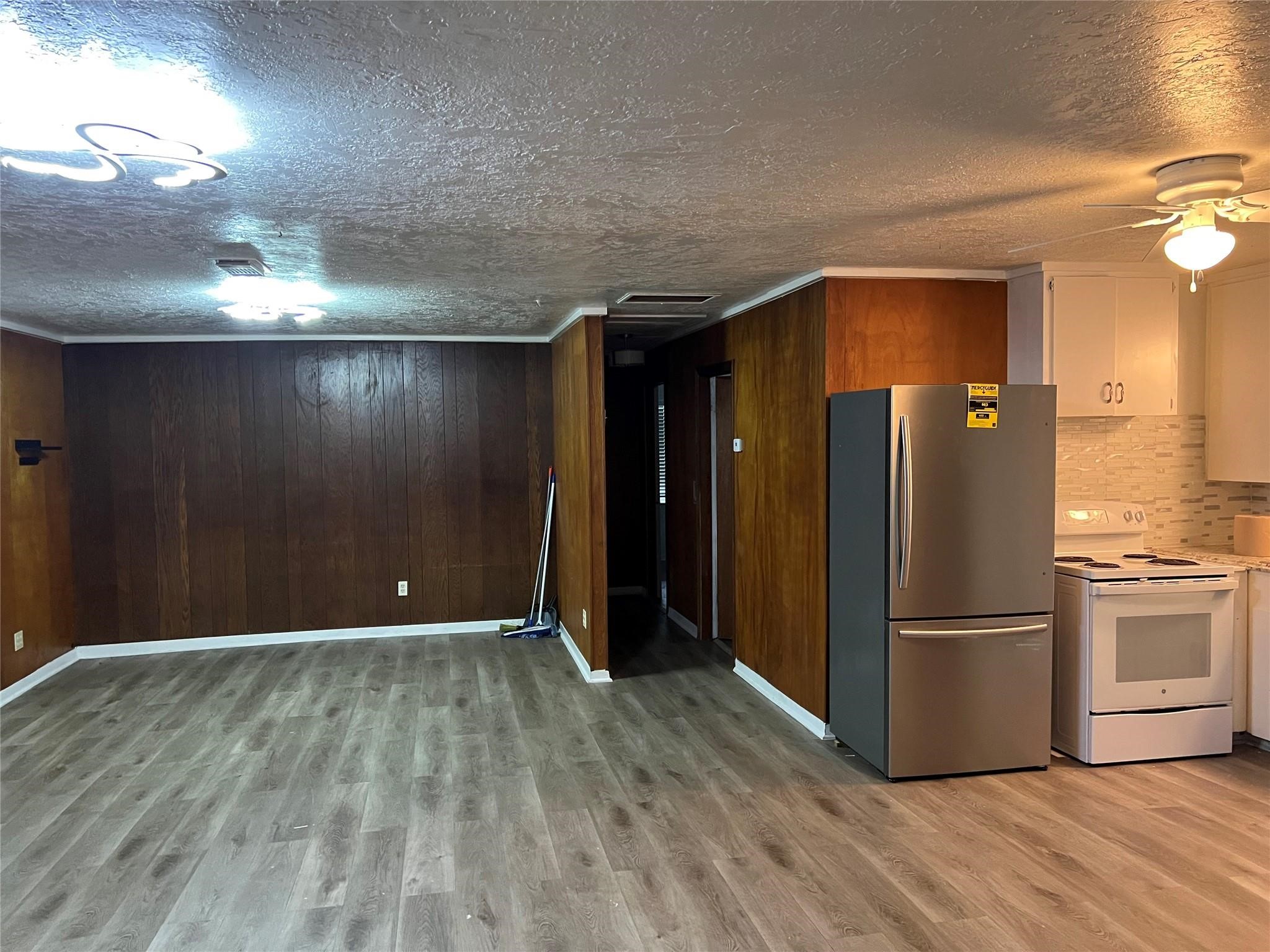 215 13th Street, San Leon, TX 77539 215 13th Street, San Leon, TX 77539