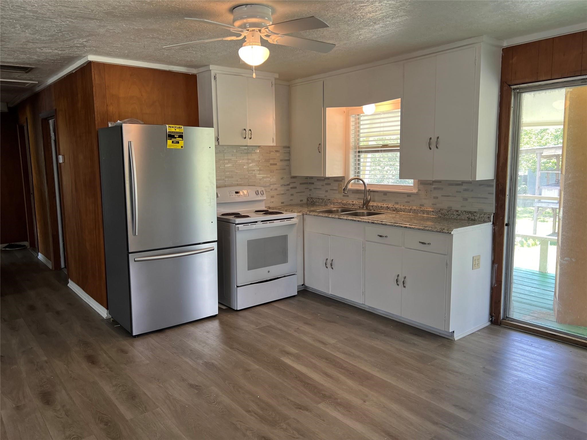 215 13th Street, San Leon, TX 77539 215 13th Street, San Leon, TX 77539