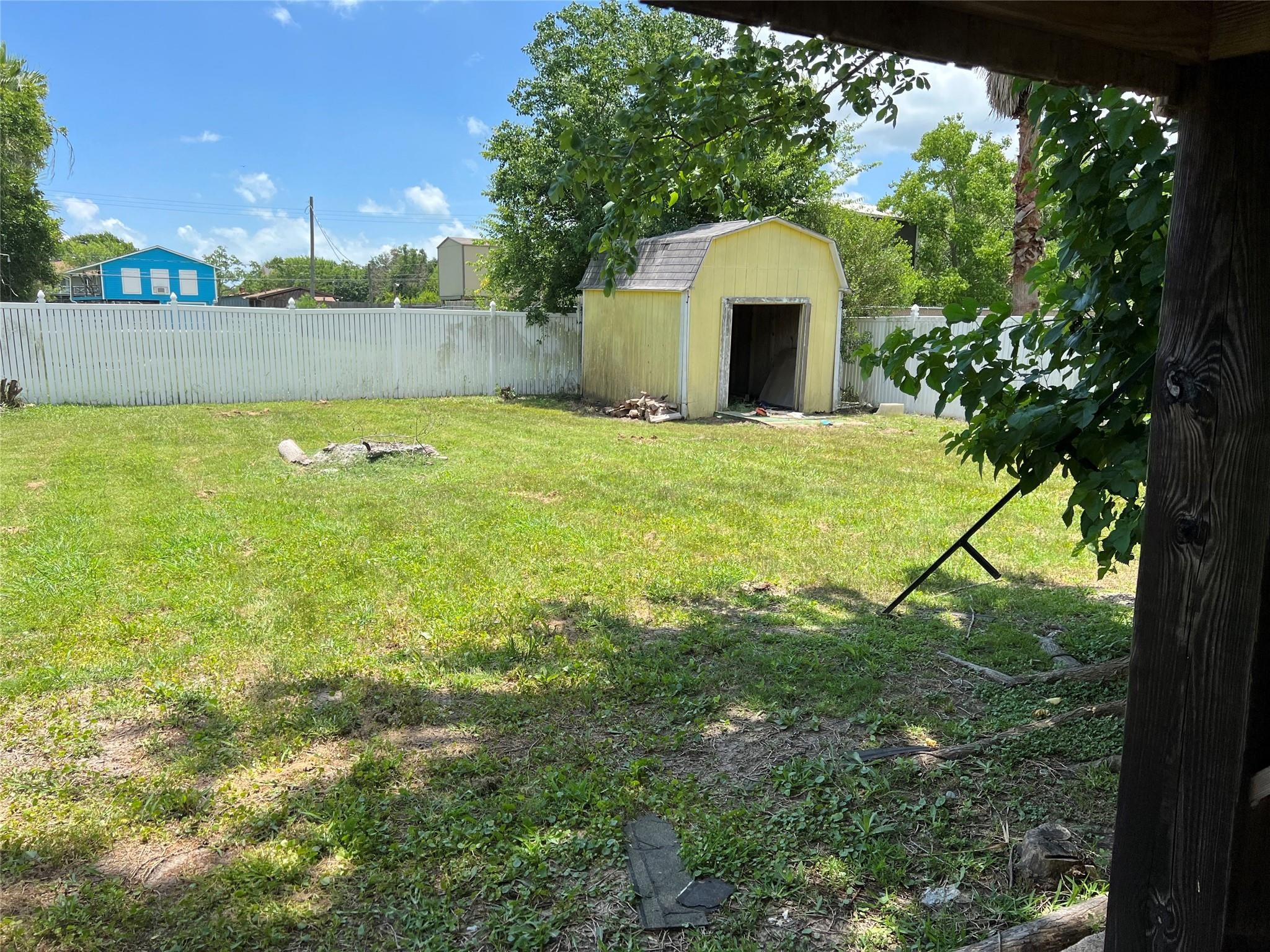 215 13th Street, San Leon, TX 77539