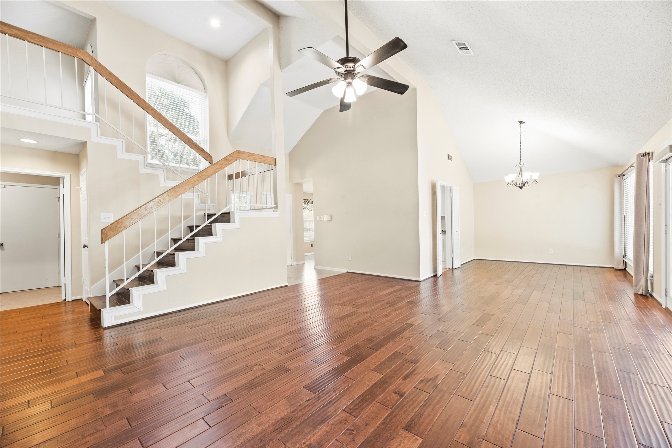 Open floor plan. Open floor plan.