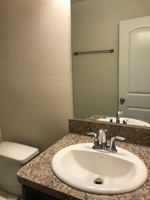 527 Wellshire Drive, West Columbia, TX 77486