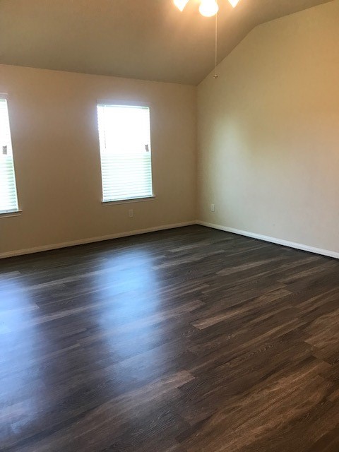 527 Wellshire Drive, West Columbia, TX 77486