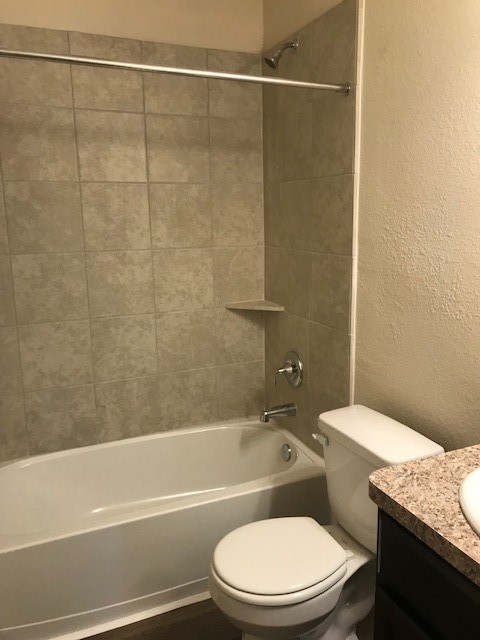 527 Wellshire Drive, West Columbia, TX 77486