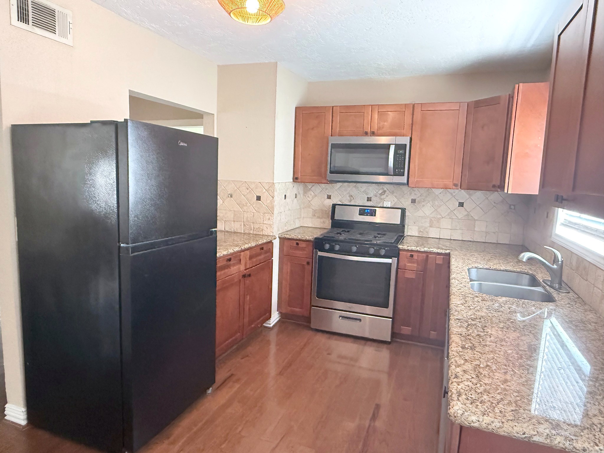 838 E 29th Street, Houston, TX 77009