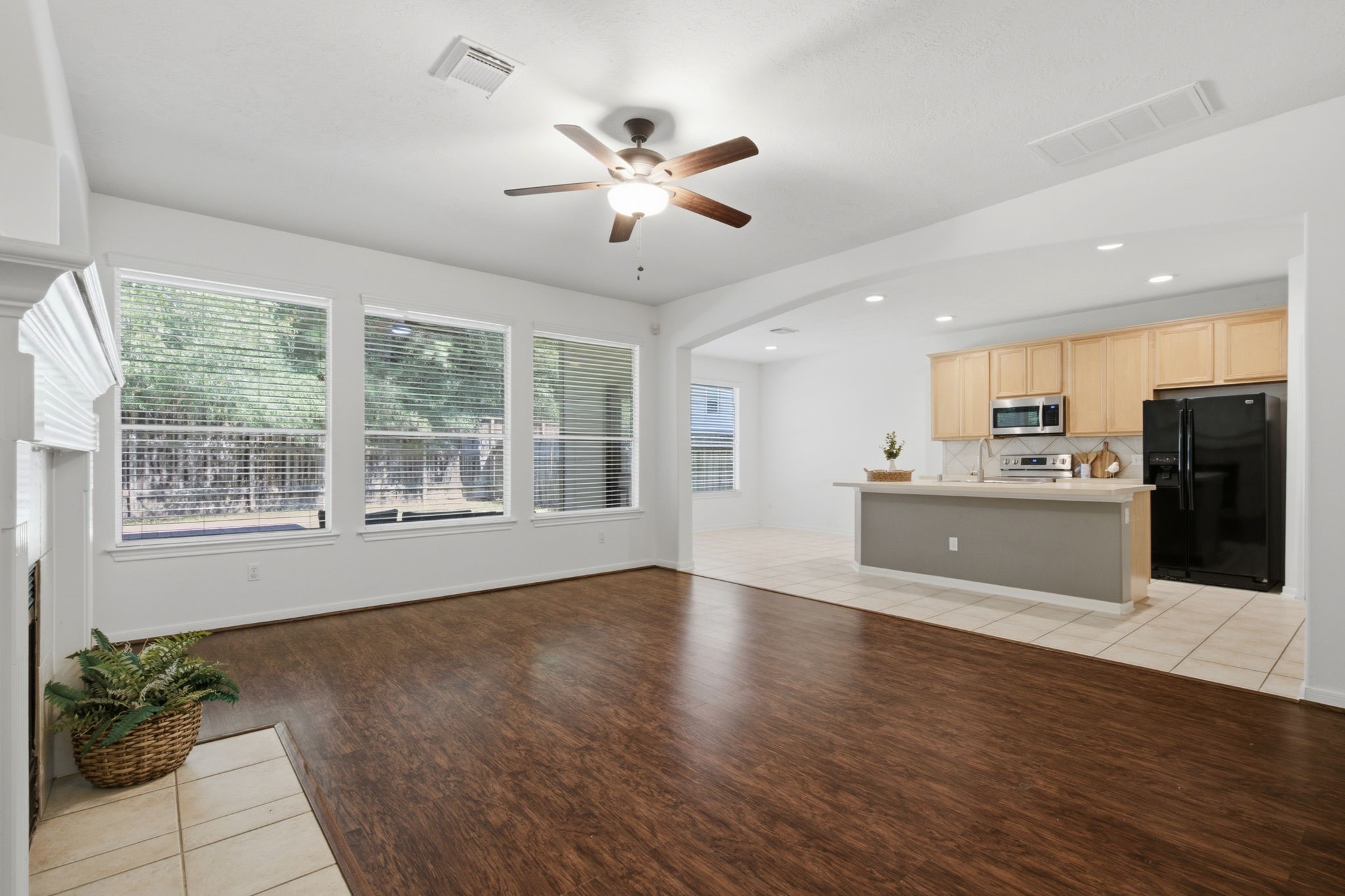 Ample and bright living room.