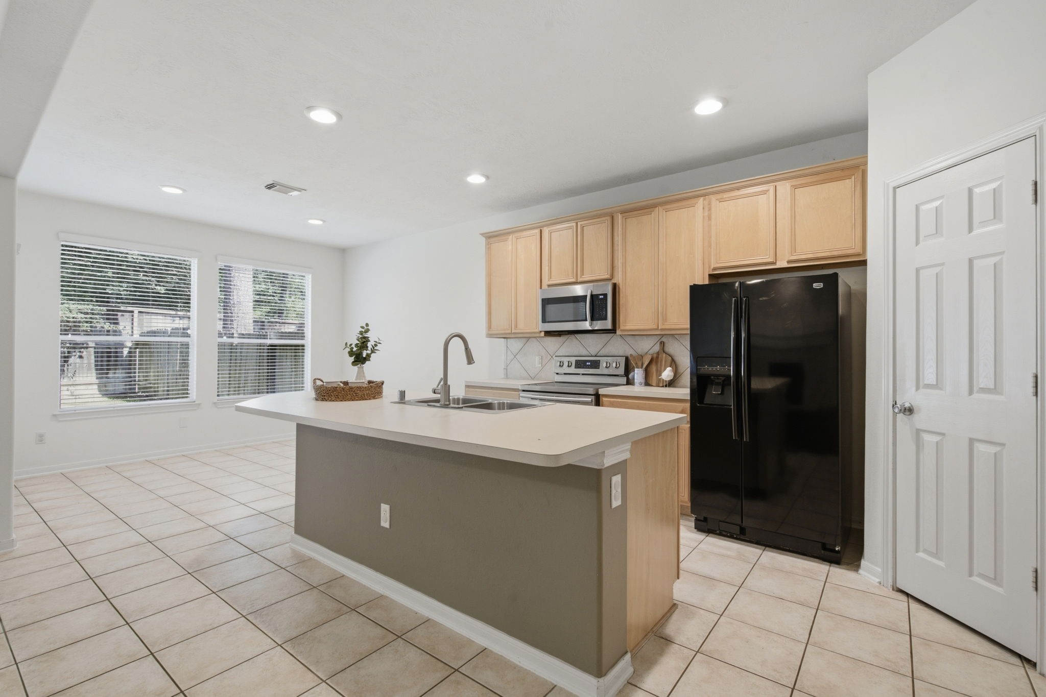 130 Ledgestone Place, The Woodlands, TX 77382