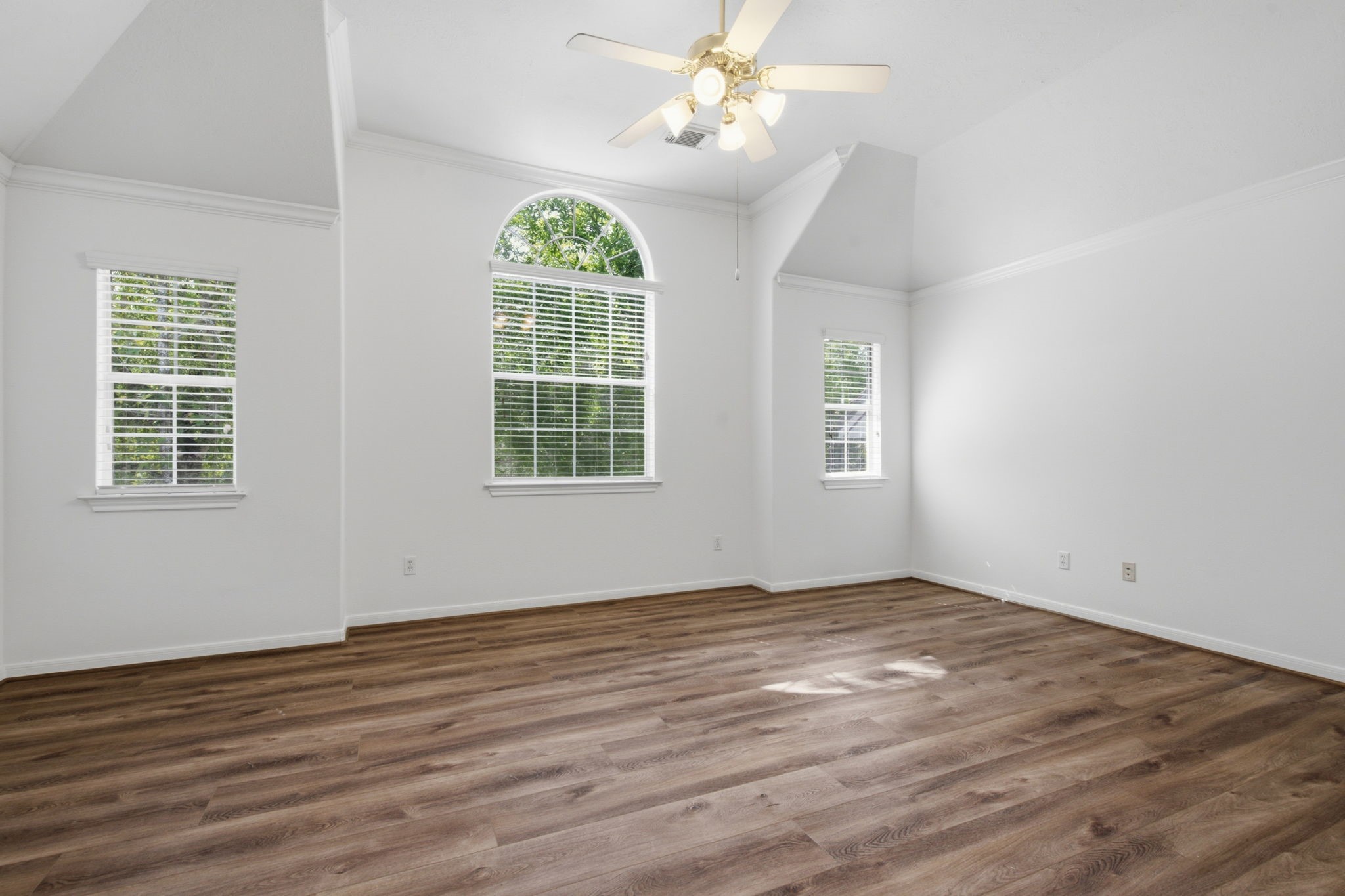 130 Ledgestone Place, The Woodlands, TX 77382